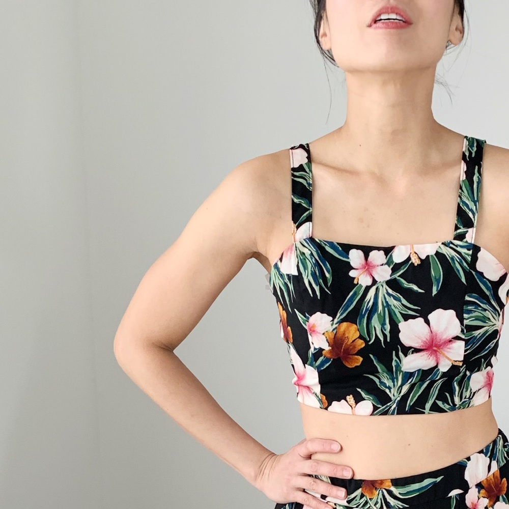HAWAIIAN FLORAL PRINT TOP WITH FLARE PANTS SET - 2 PIECE - Picture 7 of 12